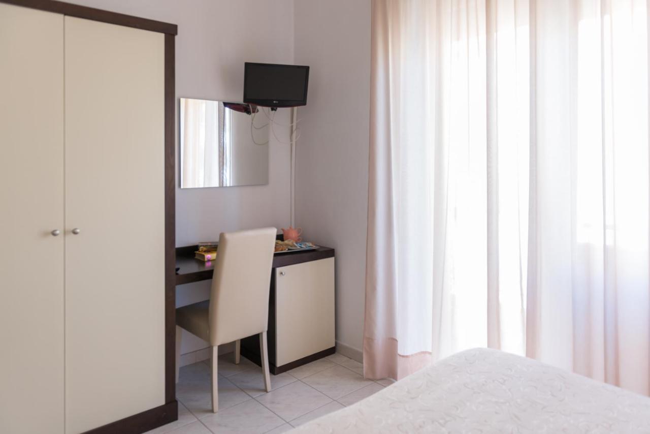 Hotel Viola ガエータ エクステリア 写真