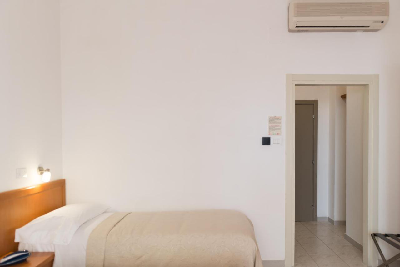 Hotel Viola ガエータ エクステリア 写真